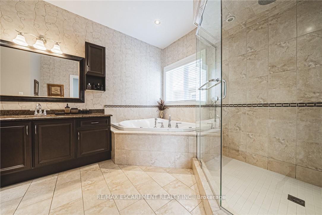Photo 22 of 137 Pinehill Drive, Hamilton, Rural Glanbrook — HOMEH