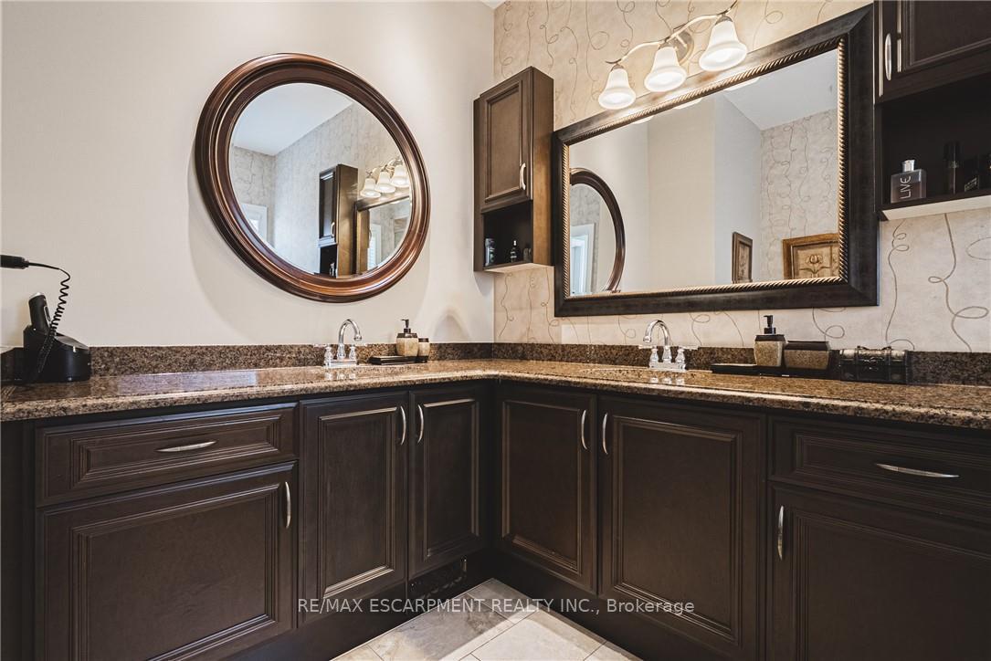 Photo 23 of 137 Pinehill Drive, Hamilton, Rural Glanbrook — HOMEH