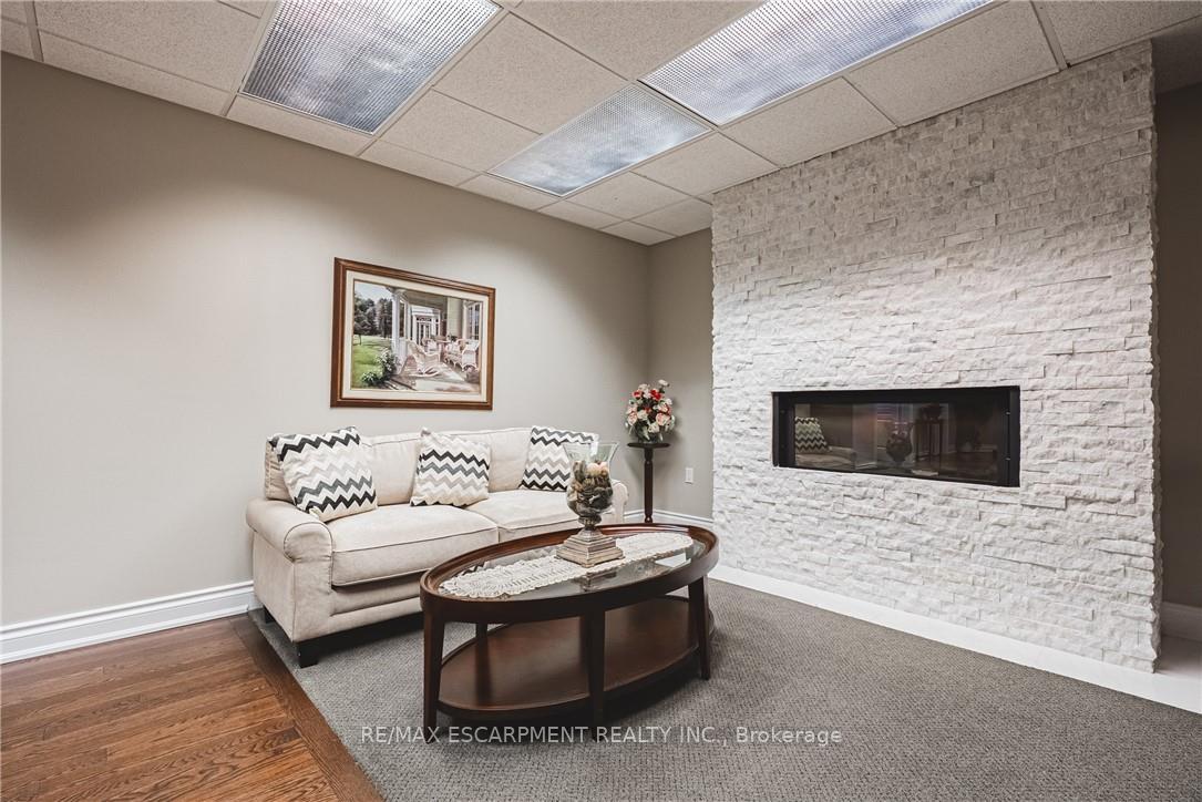 Photo 32 of 137 Pinehill Drive, Hamilton, Rural Glanbrook — HOMEH