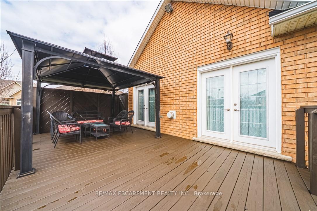 Photo 35 of 137 Pinehill Drive, Hamilton, Rural Glanbrook — HOMEH