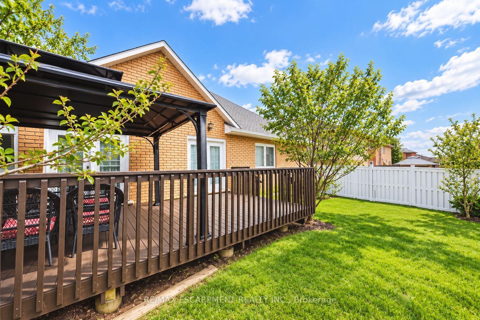 Photo 37 of 137 Pinehill Drive, Hamilton, Rural Glanbrook — HOMEH