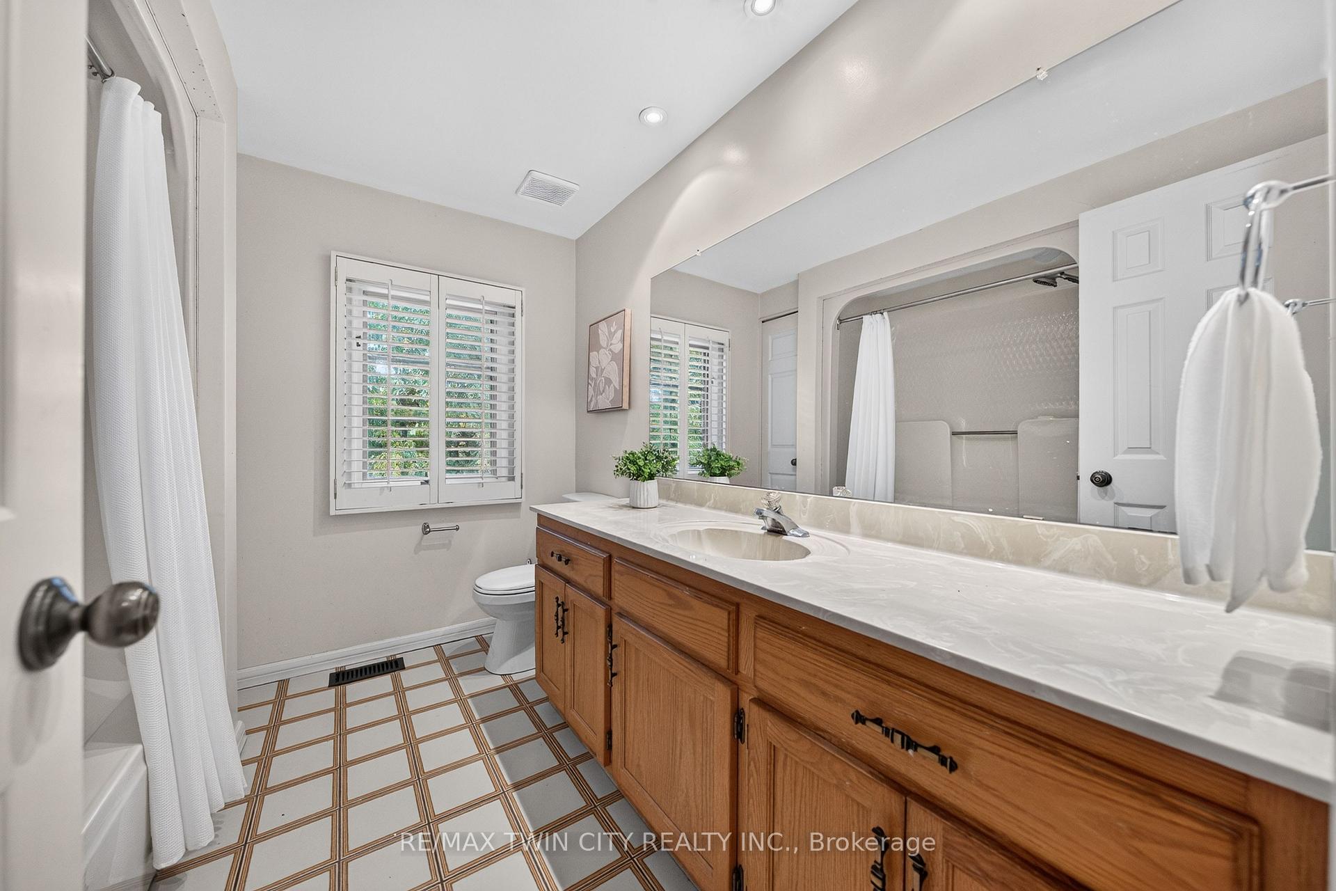 Photo 37 of 114 Frederick Banting Place, Waterloo, Upper Beechwood — HOMEH