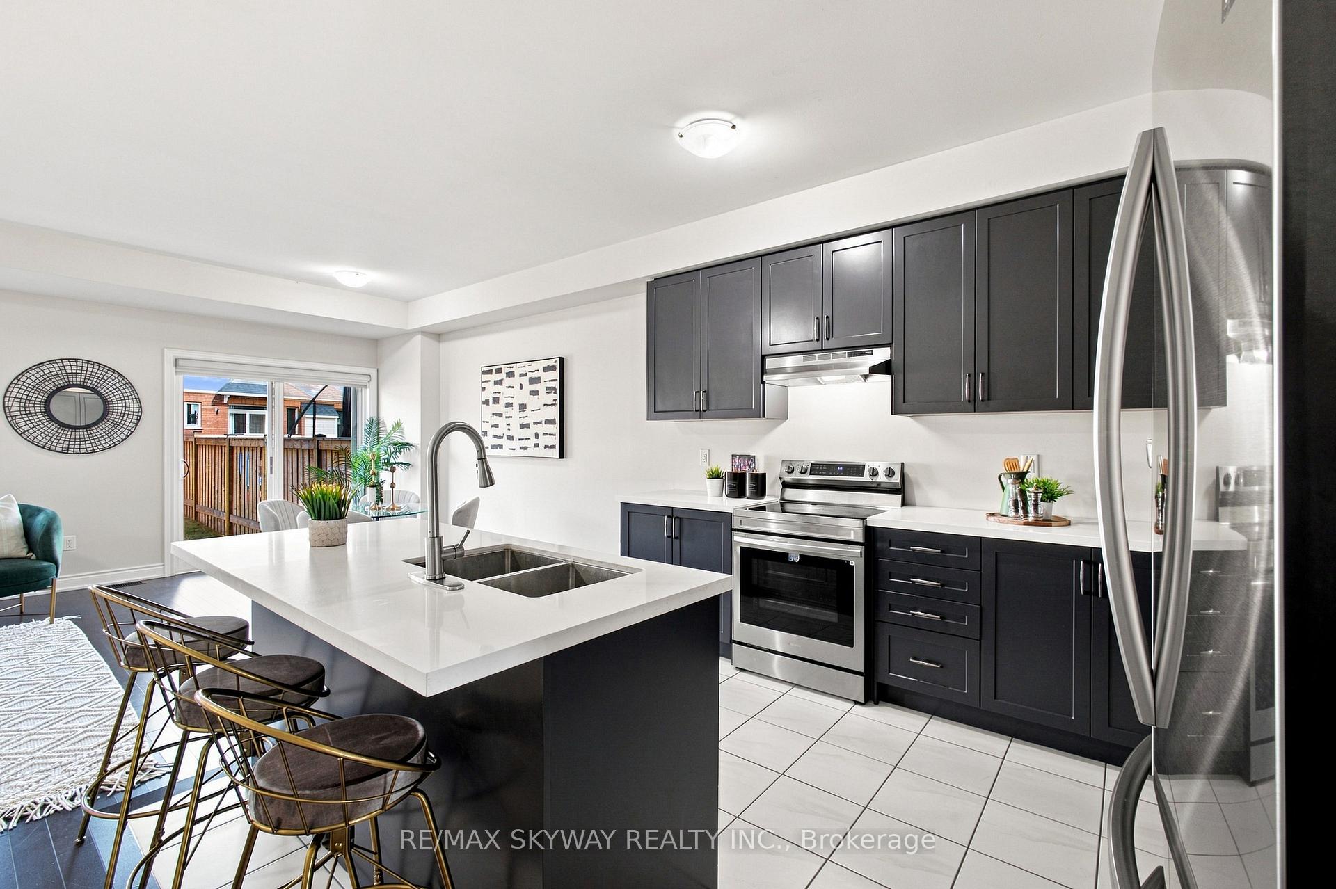 Photo 24 of 60 Lorne Thomas Place, New Tecumseth, Rural New Tecumseth — HOMEH