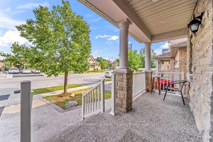 Photo 4 of 14 Bonnie Braes Drive, Brampton, Credit Valley — HOMEH