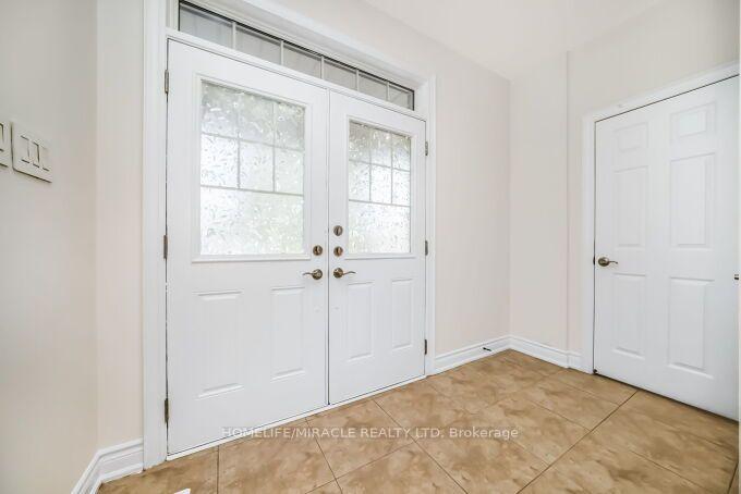 Photo 5 of 14 Bonnie Braes Drive, Brampton, Credit Valley — HOMEH
