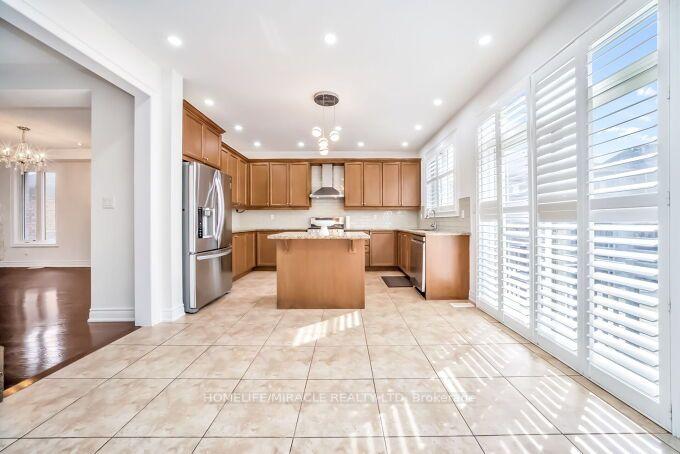 Photo 11 of 14 Bonnie Braes Drive, Brampton, Credit Valley — HOMEH