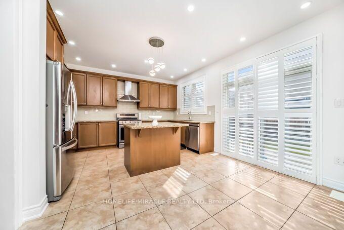 Photo 12 of 14 Bonnie Braes Drive, Brampton, Credit Valley — HOMEH
