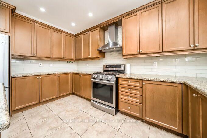 Photo 13 of 14 Bonnie Braes Drive, Brampton, Credit Valley — HOMEH