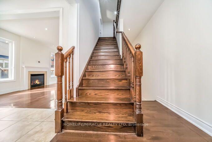 Photo 17 of 14 Bonnie Braes Drive, Brampton, Credit Valley — HOMEH