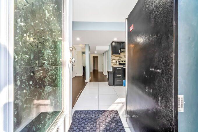 Photo 37 of 14 Bonnie Braes Drive, Brampton, Credit Valley — HOMEH
