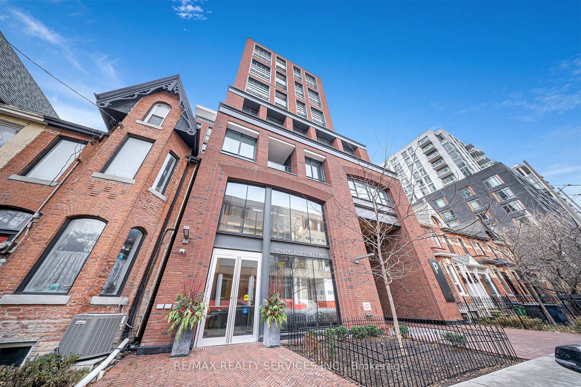 Front of Unit 1404, 501 Adelaide Street W
