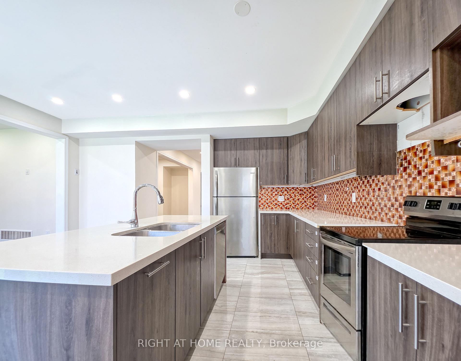 Photo 3 of 219 Fleetwood Drive, Oshawa, Eastdale — HOMEH