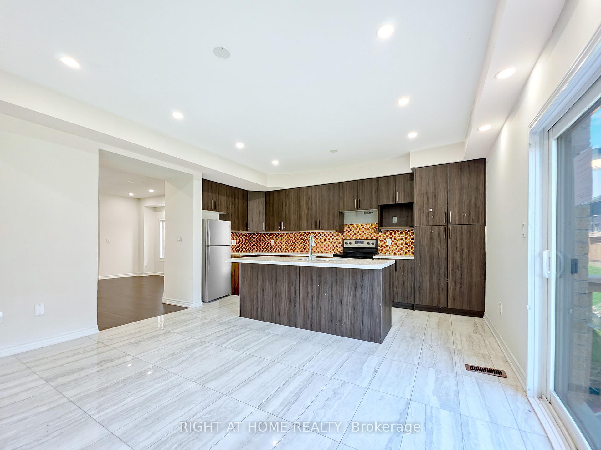Photo 4 of 219 Fleetwood Drive, Oshawa, Eastdale — HOMEH