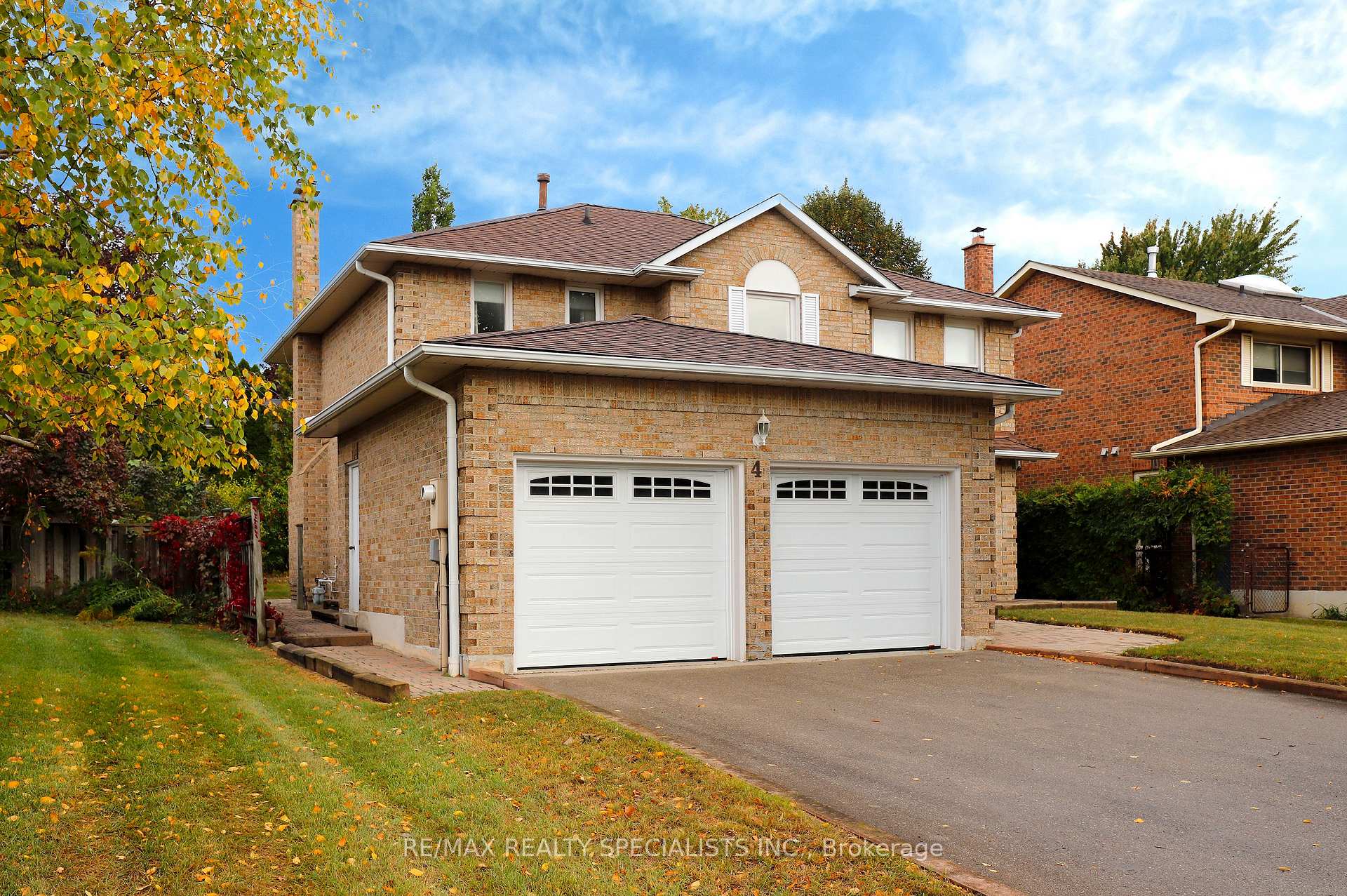 Photo 2 of 4 Mowat Court, Brampton, Heart Lake East — HOMEH