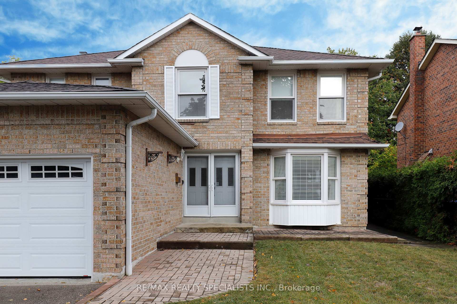 Photo 3 of 4 Mowat Court, Brampton, Heart Lake East — HOMEH