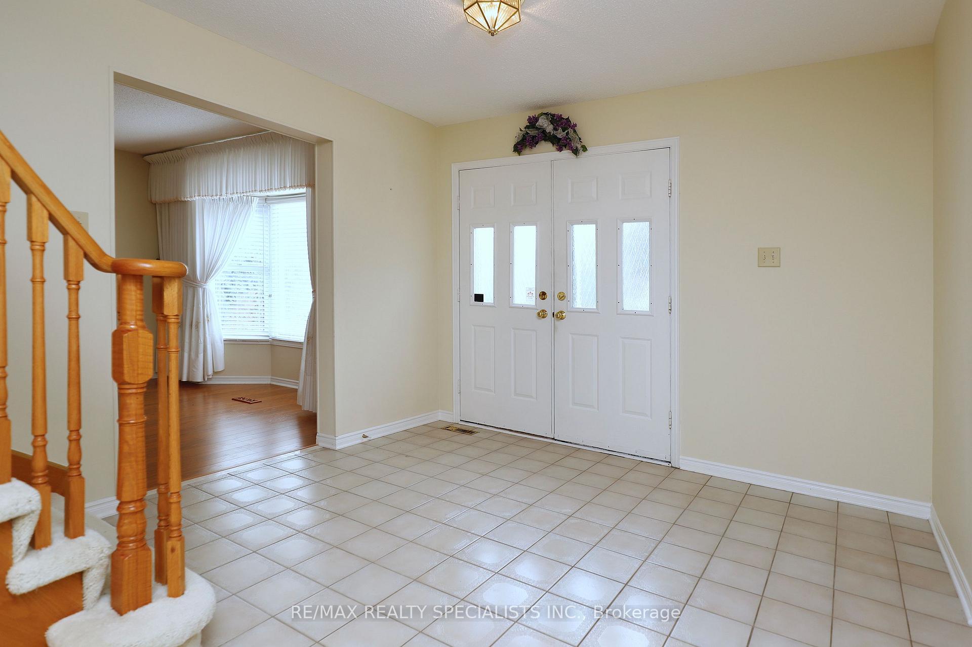 Photo 4 of 4 Mowat Court, Brampton, Heart Lake East — HOMEH