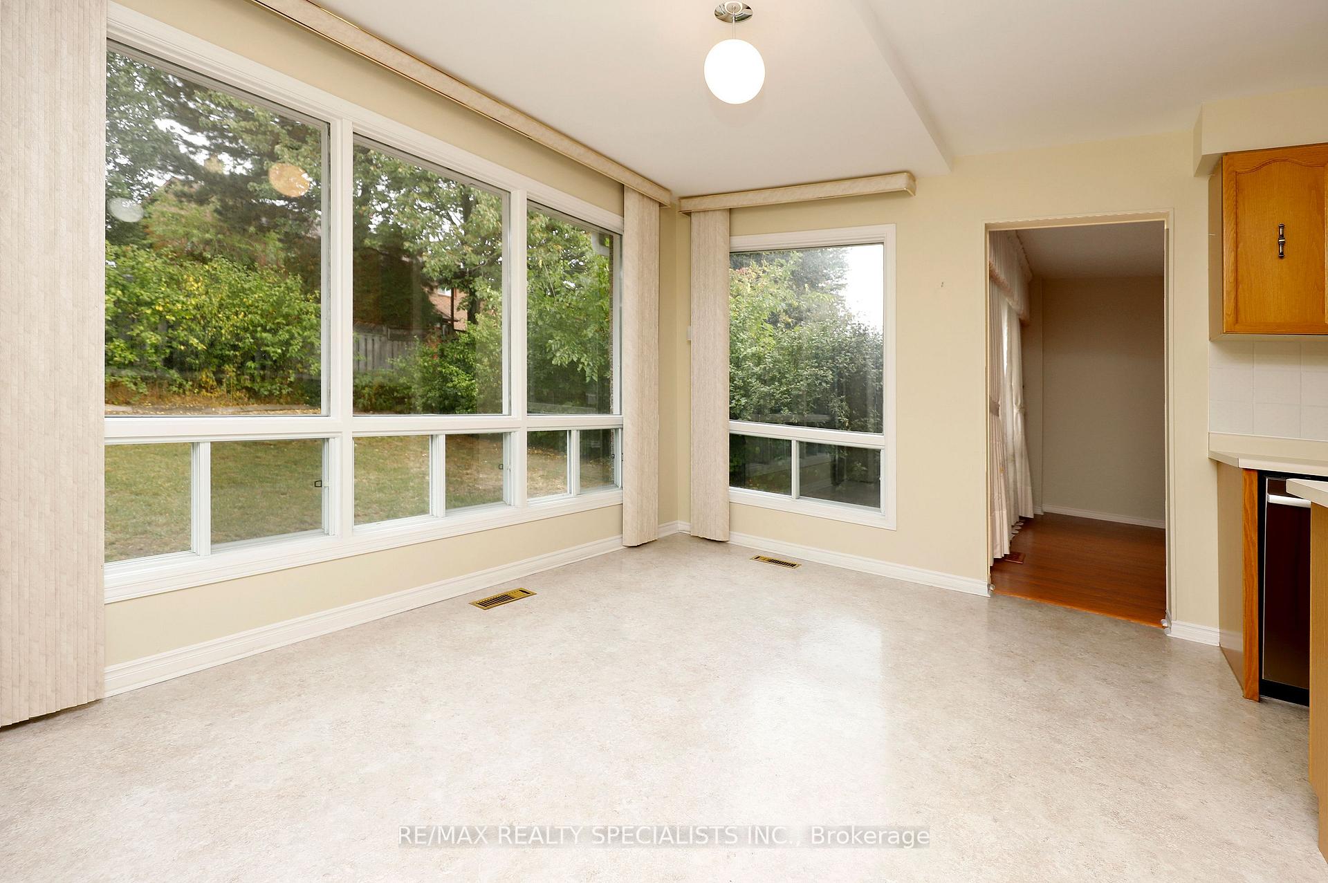 Photo 19 of 4 Mowat Court, Brampton, Heart Lake East — HOMEH