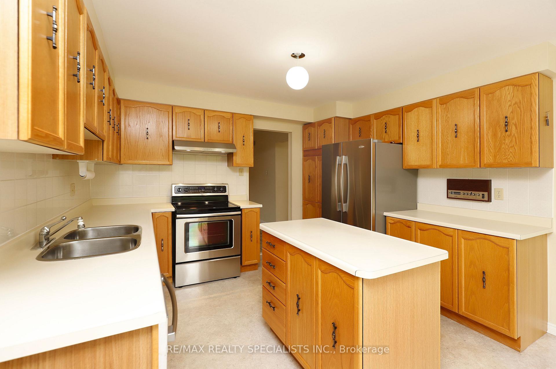 Photo 20 of 4 Mowat Court, Brampton, Heart Lake East — HOMEH