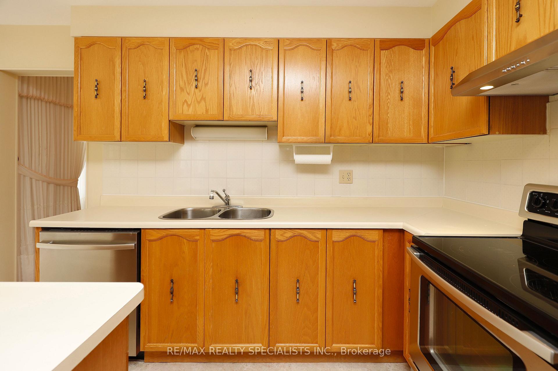Photo 22 of 4 Mowat Court, Brampton, Heart Lake East — HOMEH