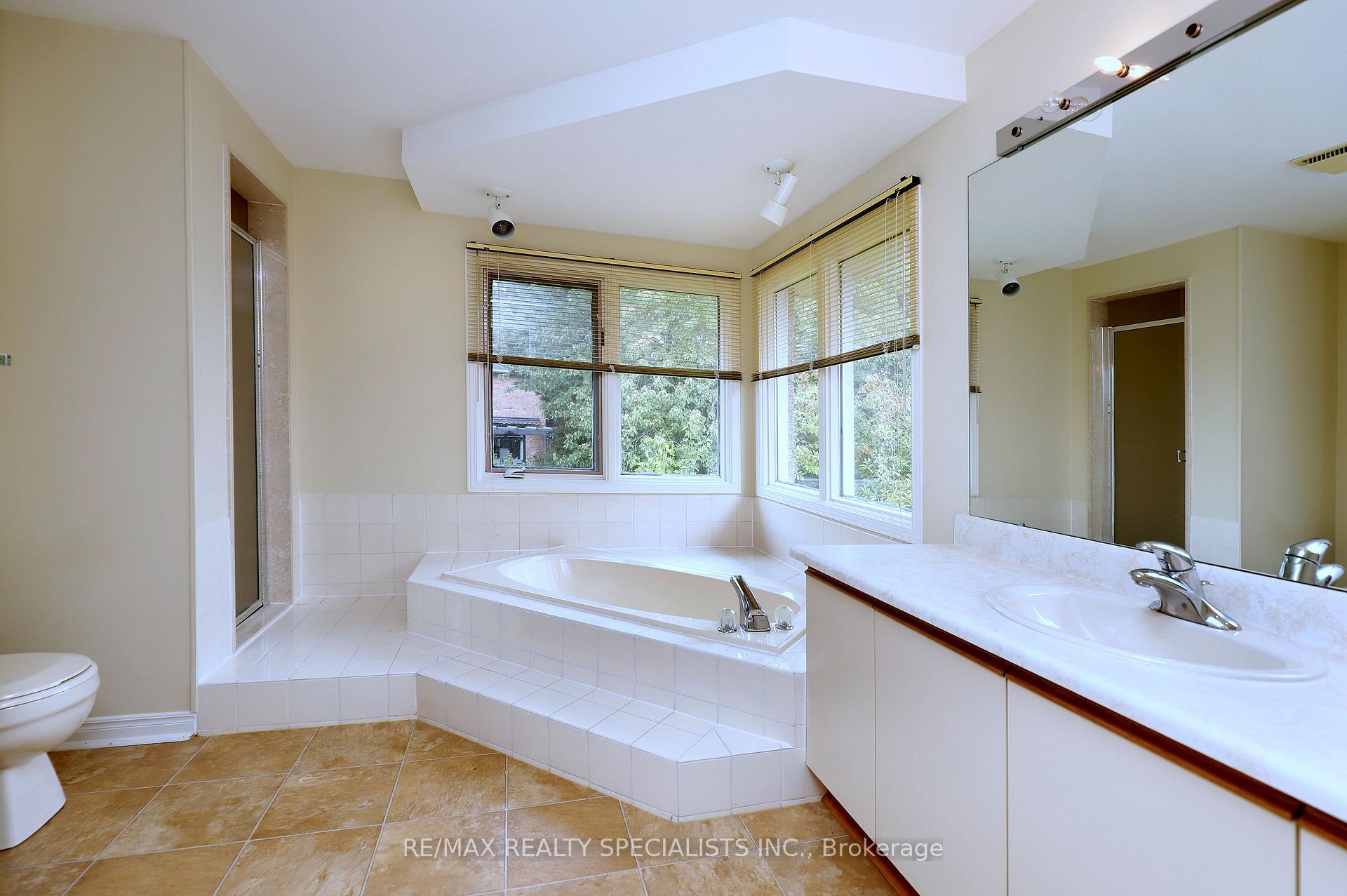 Photo 31 of 4 Mowat Court, Brampton, Heart Lake East — HOMEH