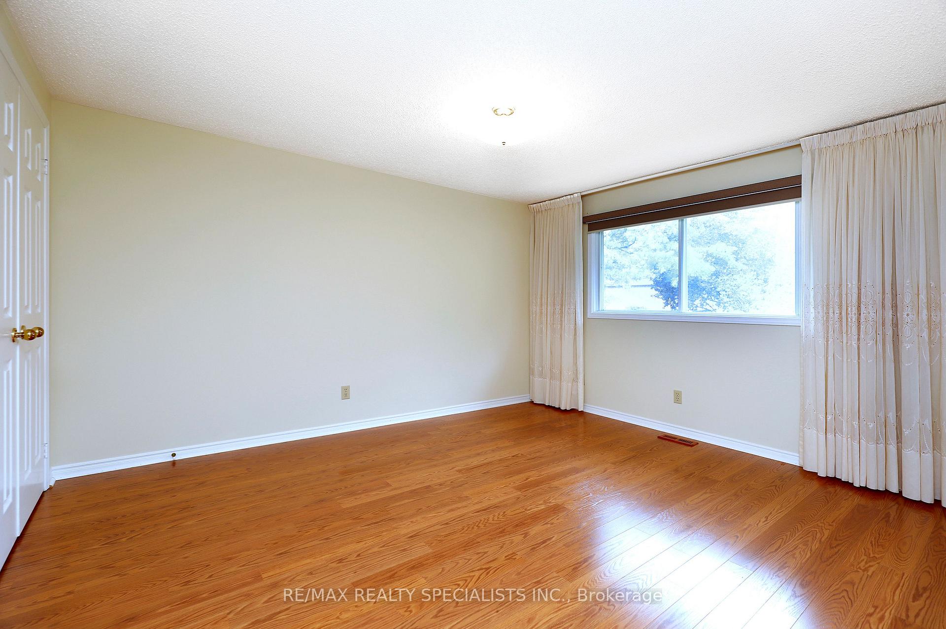 Photo 35 of 4 Mowat Court, Brampton, Heart Lake East — HOMEH