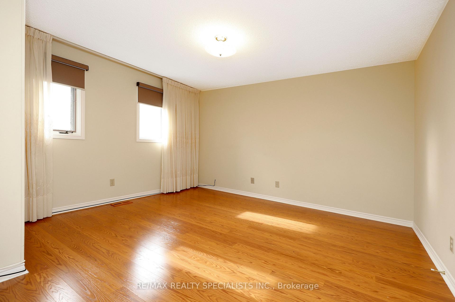 Photo 37 of 4 Mowat Court, Brampton, Heart Lake East — HOMEH