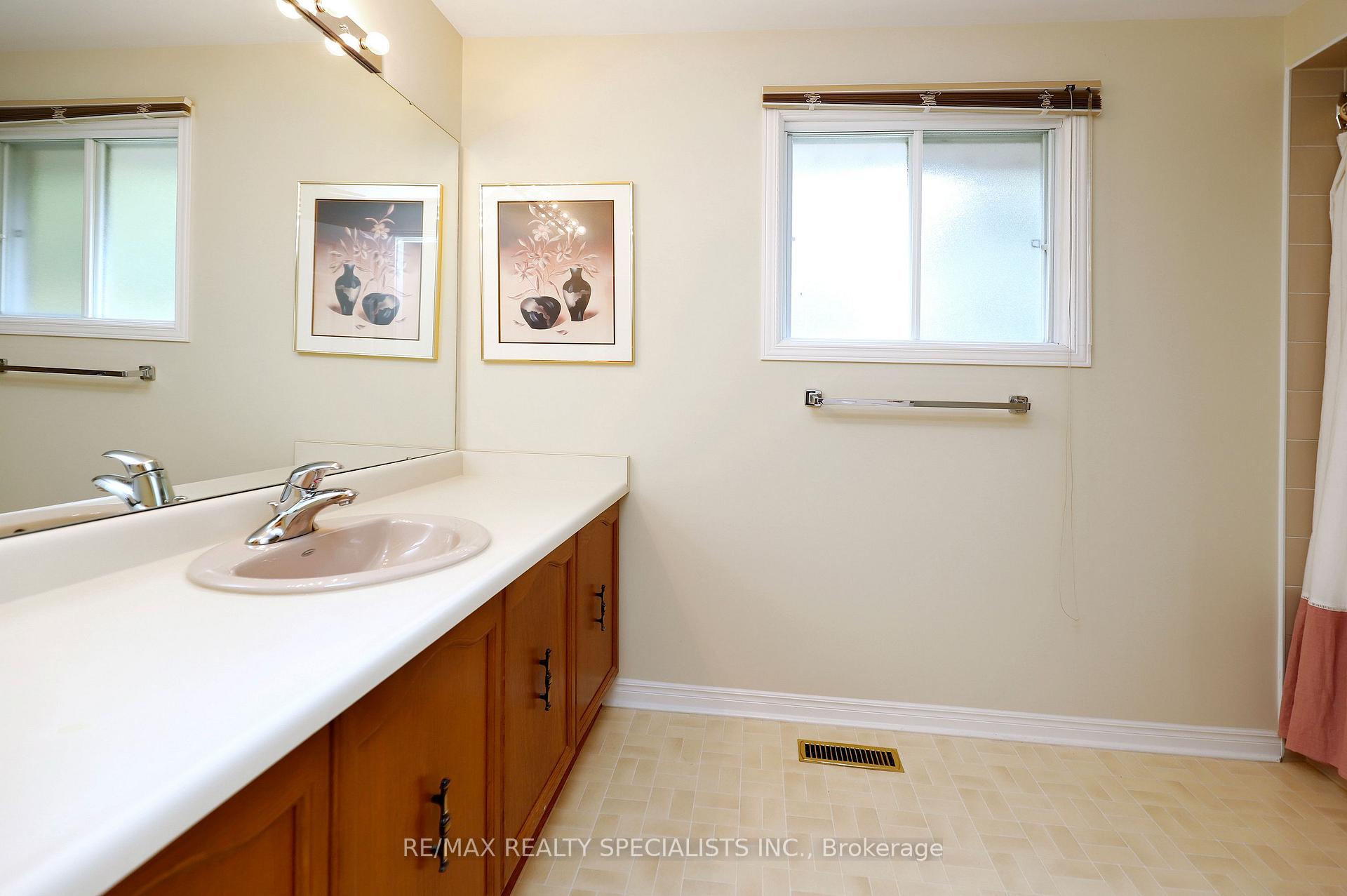 Photo 41 of 4 Mowat Court, Brampton, Heart Lake East — HOMEH