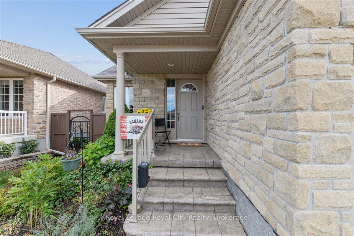 Photo 6 of 18 Mullin Drive, Guelph, Victoria North — HOMEH