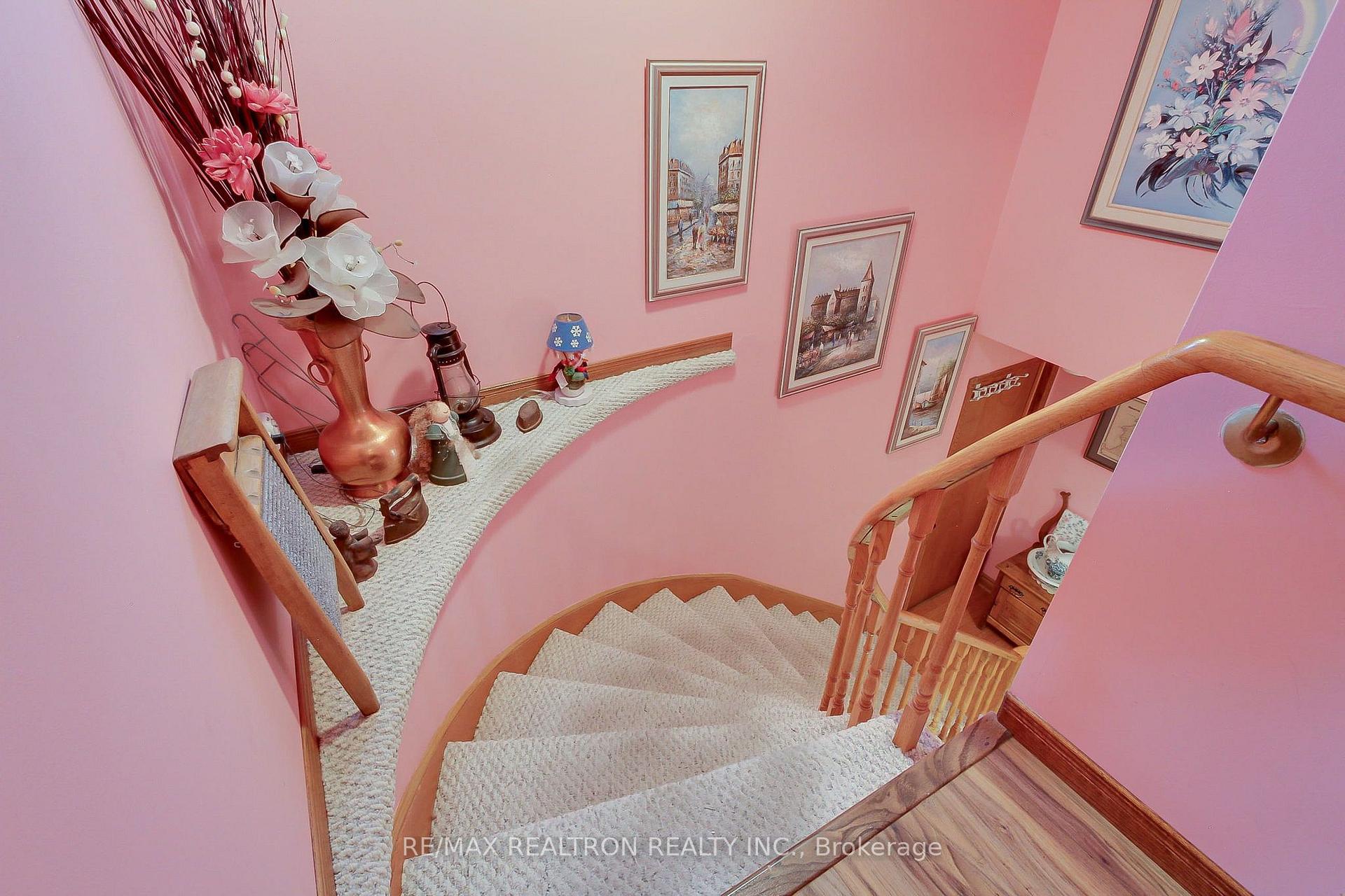 Photo 24 of 55 Redcastle Crescent, Georgina, Keswick South — HOMEH