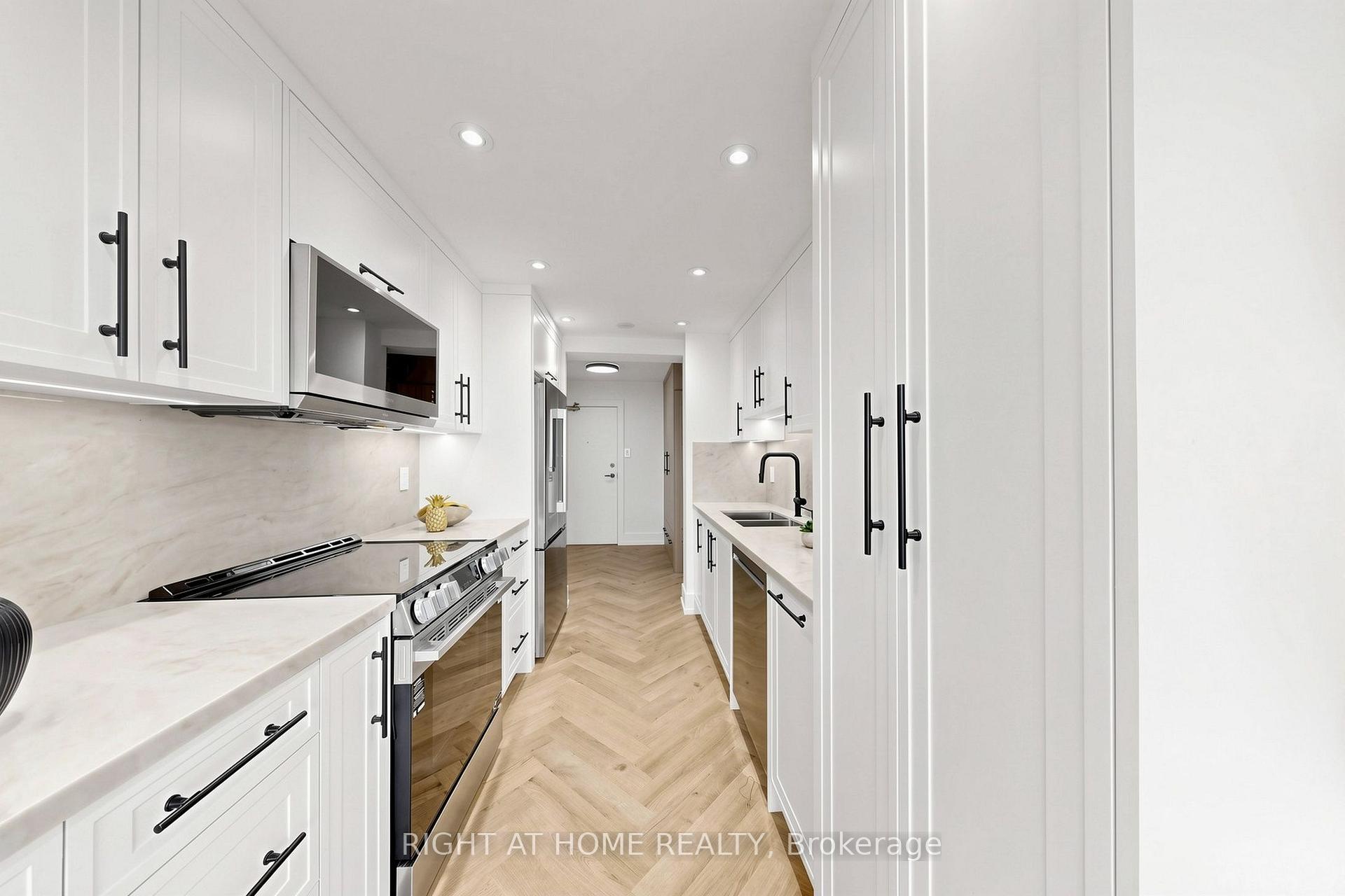 Photo 13 of Unit 1506, 7 Townsgate Drive, Vaughan, Crestwood-Springfarm-Yorkhill — HOMEH