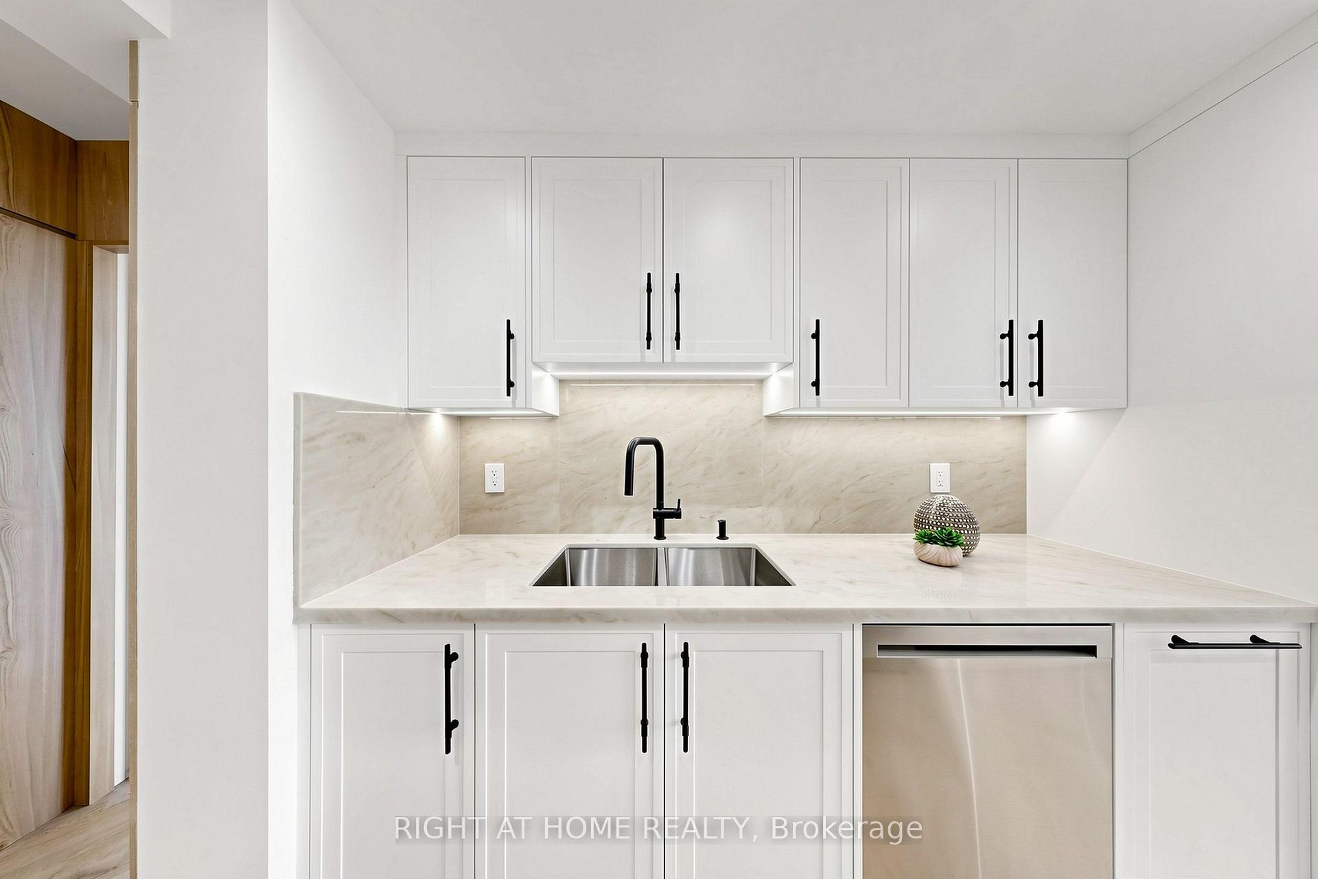 Photo 17 of Unit 1506, 7 Townsgate Drive, Vaughan, Crestwood-Springfarm-Yorkhill — HOMEH