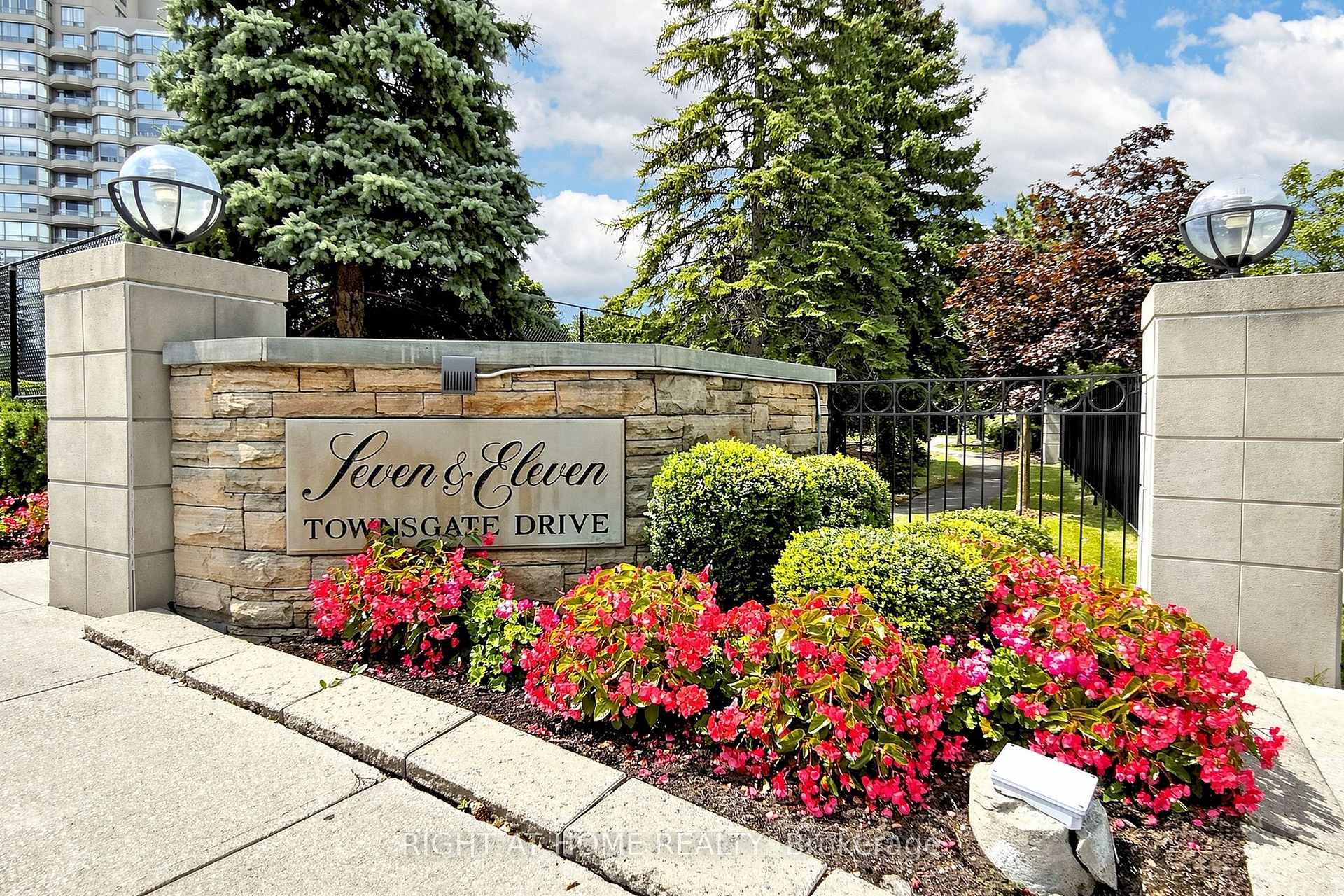 Photo 43 of Unit 1506, 7 Townsgate Drive, Vaughan, Crestwood-Springfarm-Yorkhill — HOMEH