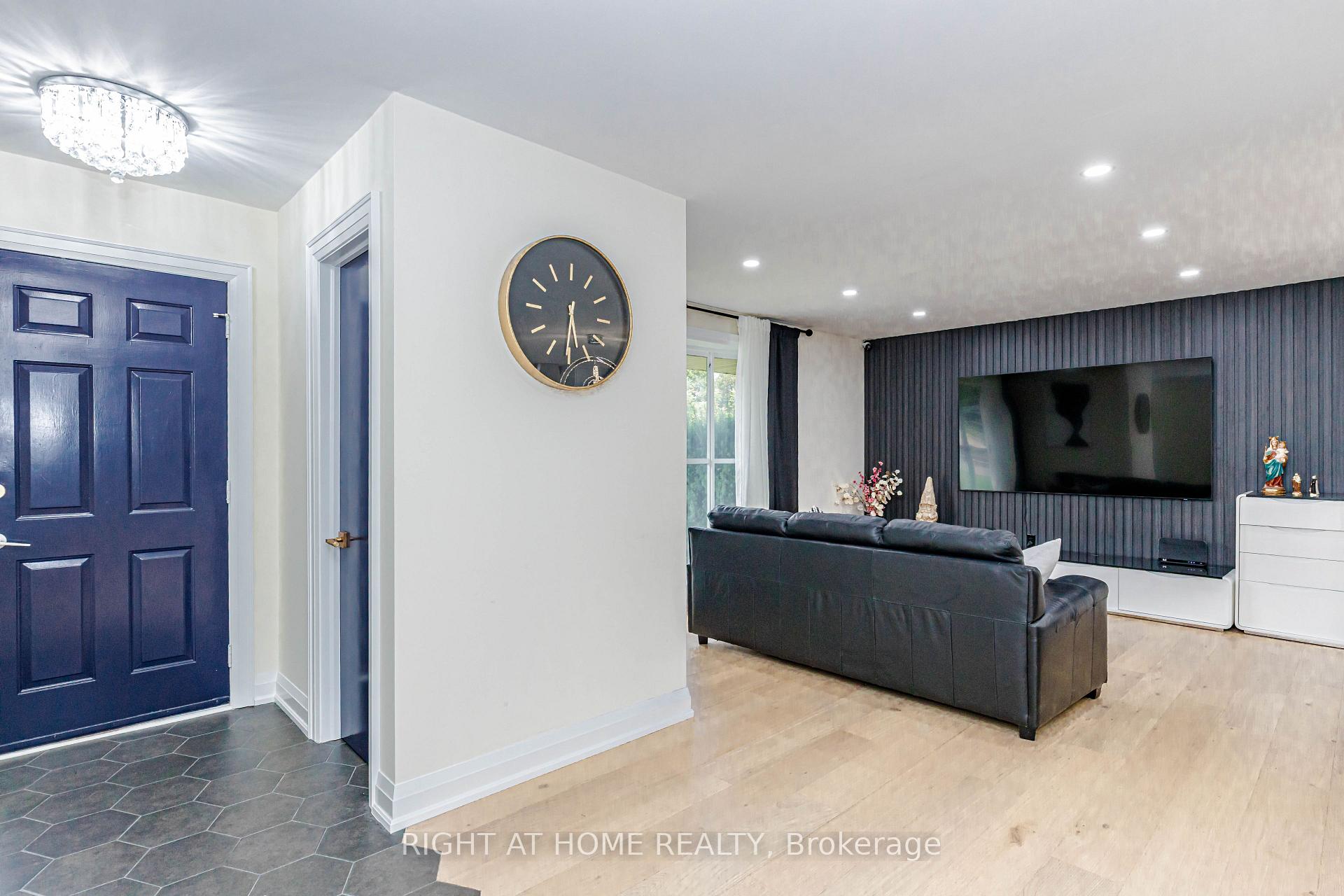 Photo 4 of 2358 Arnold Crescent, Burlington, Brant Hills — HOMEH