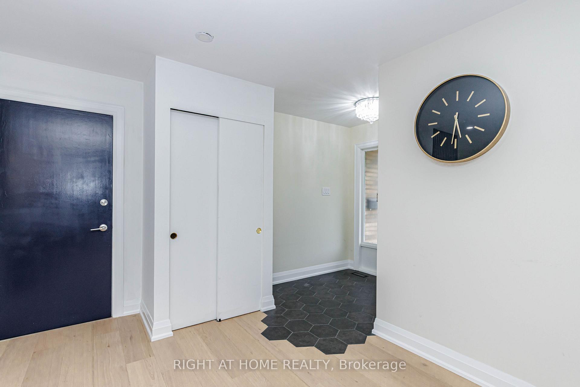 Photo 5 of 2358 Arnold Crescent, Burlington, Brant Hills — HOMEH