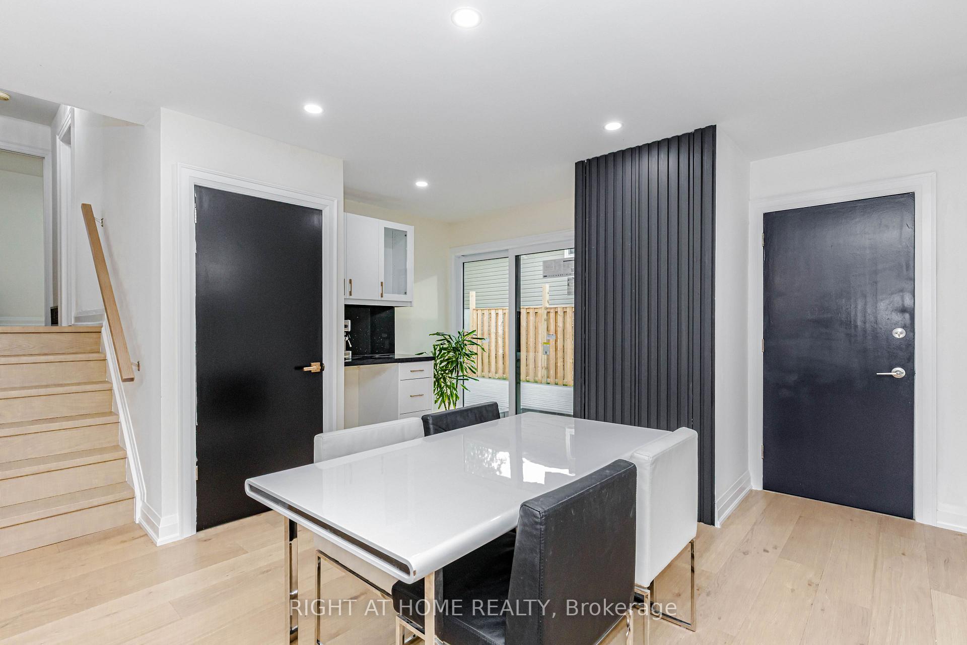 Photo 6 of 2358 Arnold Crescent, Burlington, Brant Hills — HOMEH