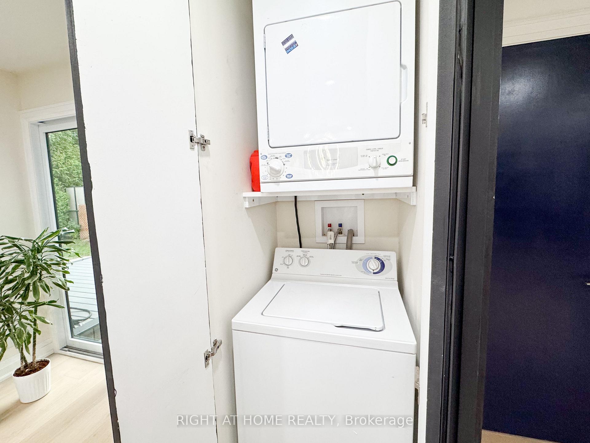 Photo 8 of 2358 Arnold Crescent, Burlington, Brant Hills — HOMEH