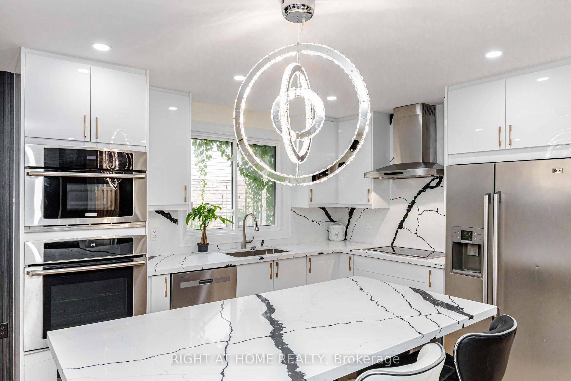 Photo 12 of 2358 Arnold Crescent, Burlington, Brant Hills — HOMEH