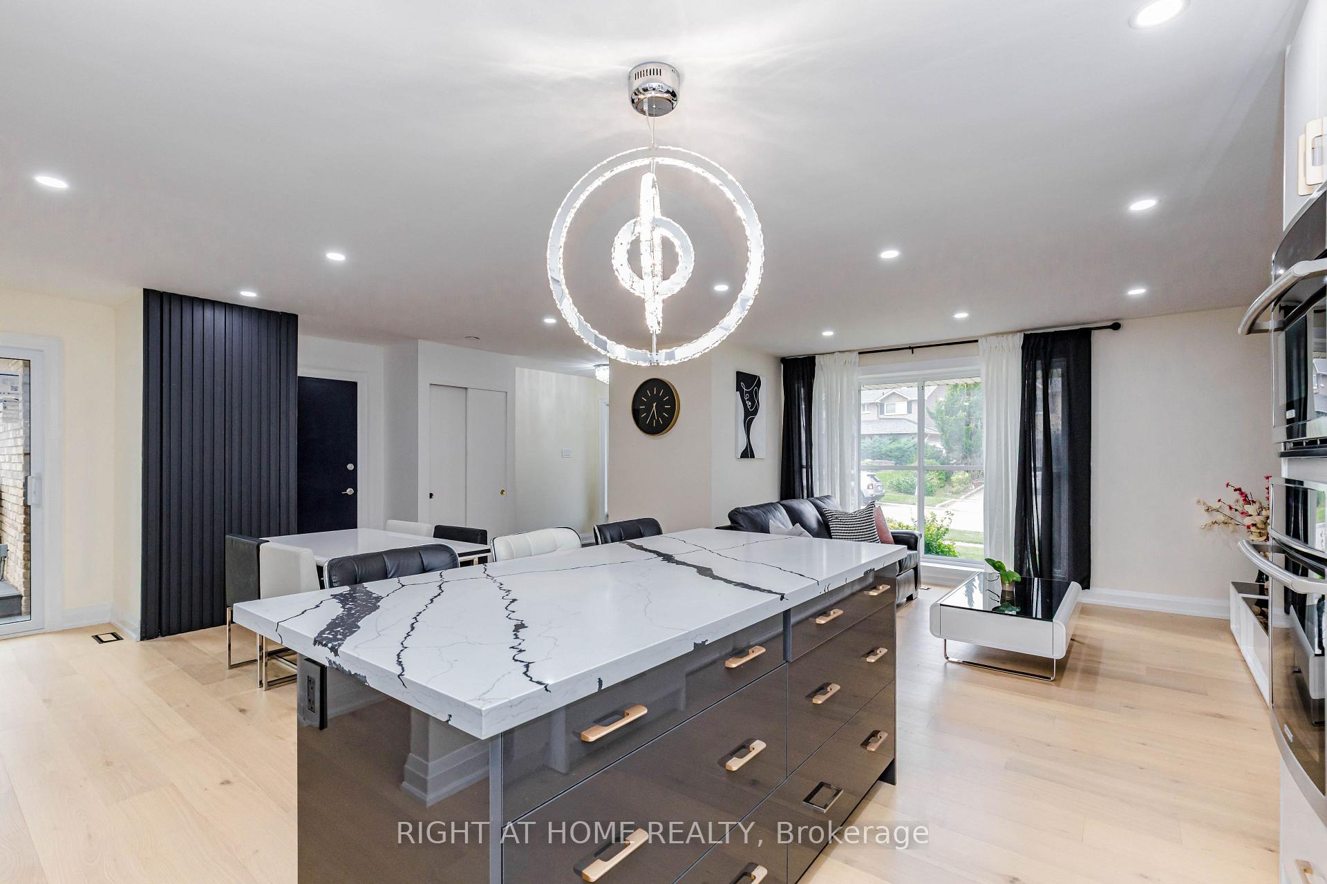 Photo 18 of 2358 Arnold Crescent, Burlington, Brant Hills — HOMEH