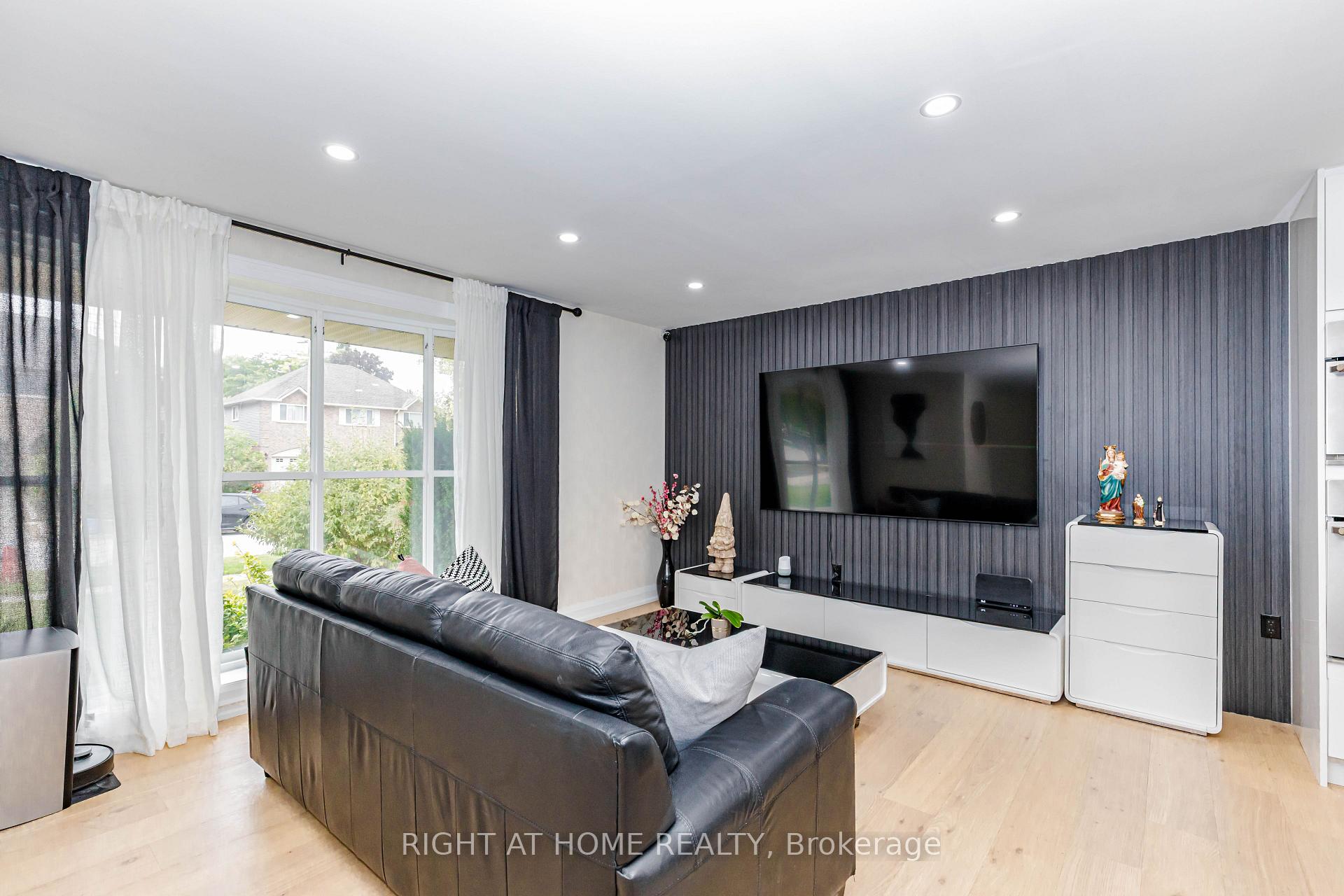 Photo 19 of 2358 Arnold Crescent, Burlington, Brant Hills — HOMEH