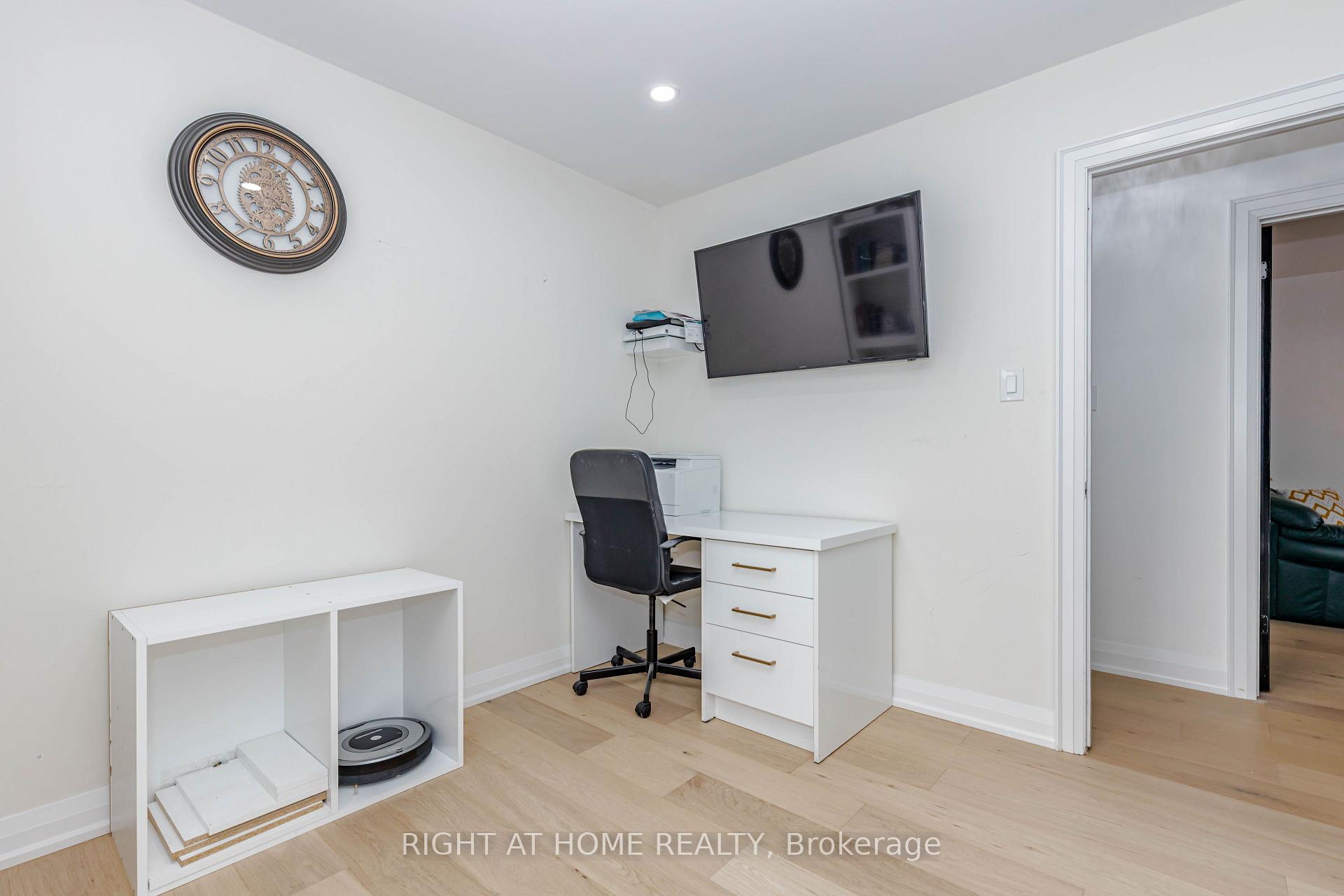 Photo 26 of 2358 Arnold Crescent, Burlington, Brant Hills — HOMEH