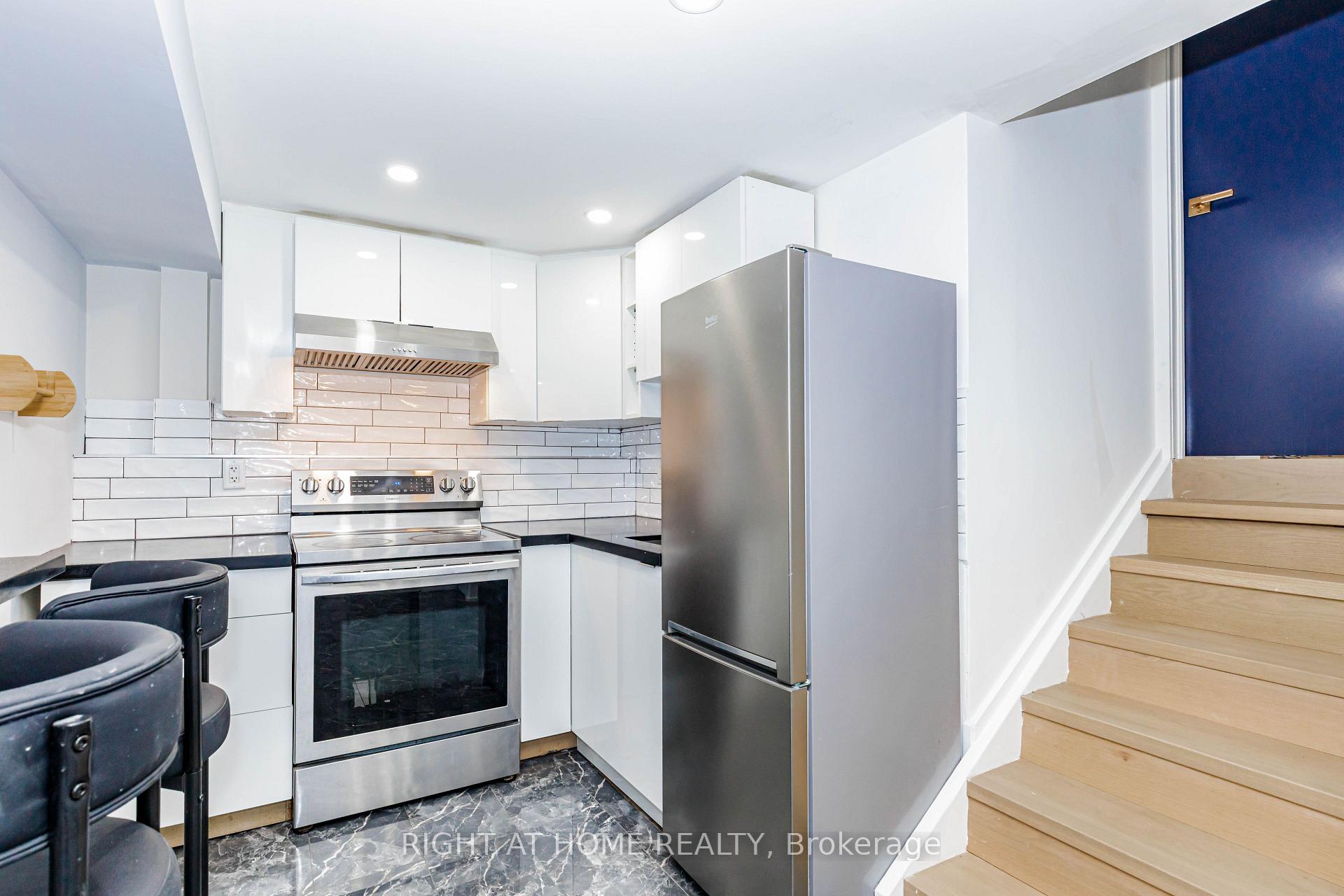 Photo 34 of 2358 Arnold Crescent, Burlington, Brant Hills — HOMEH