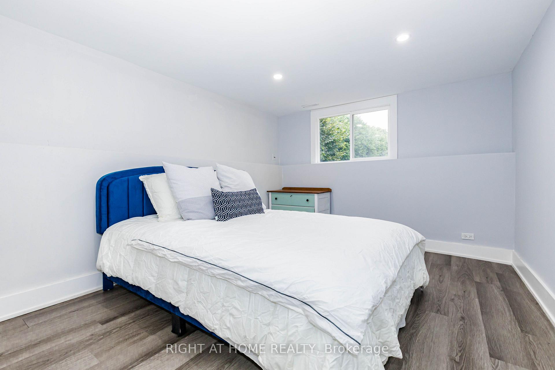 Photo 36 of 2358 Arnold Crescent, Burlington, Brant Hills — HOMEH