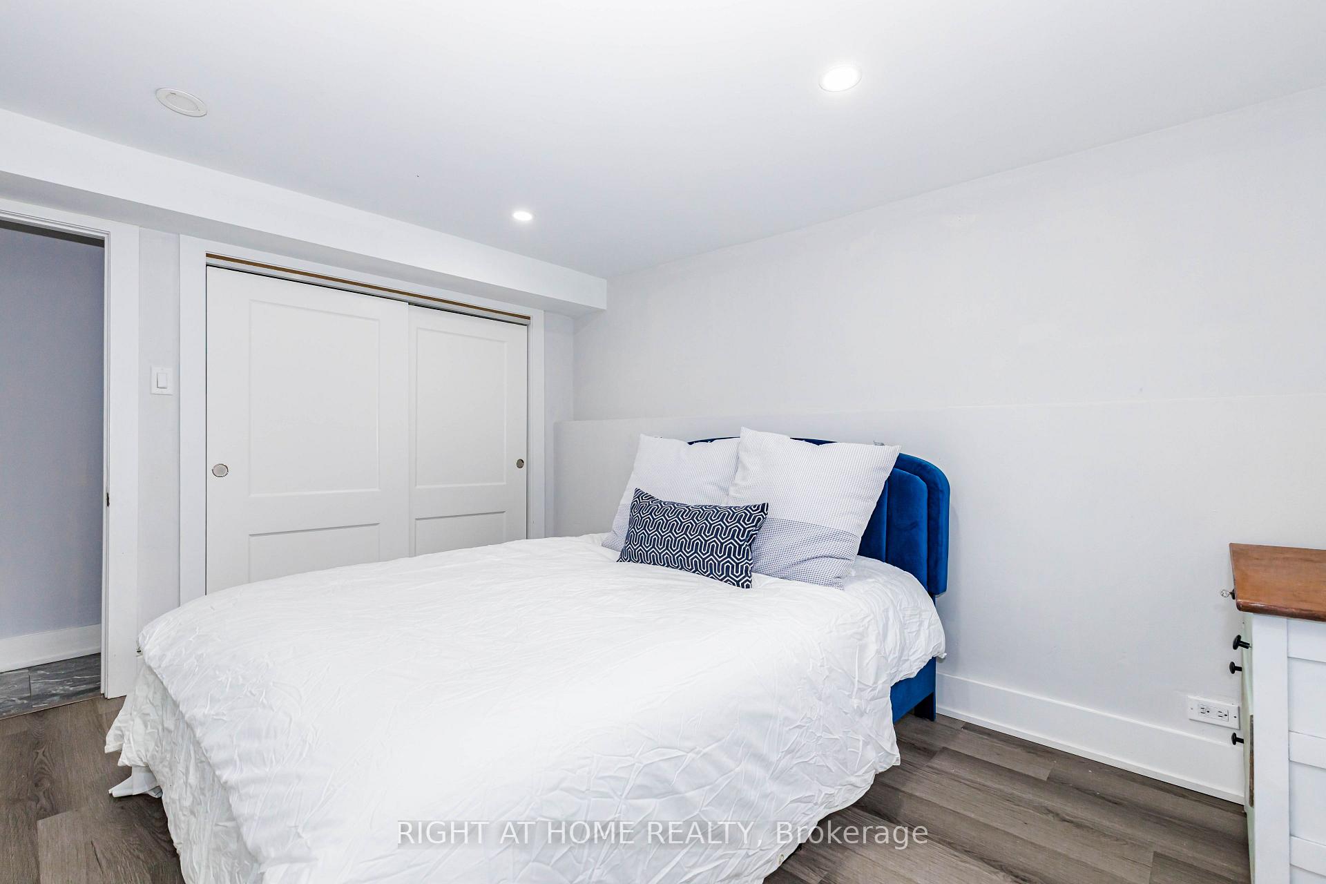 Photo 37 of 2358 Arnold Crescent, Burlington, Brant Hills — HOMEH