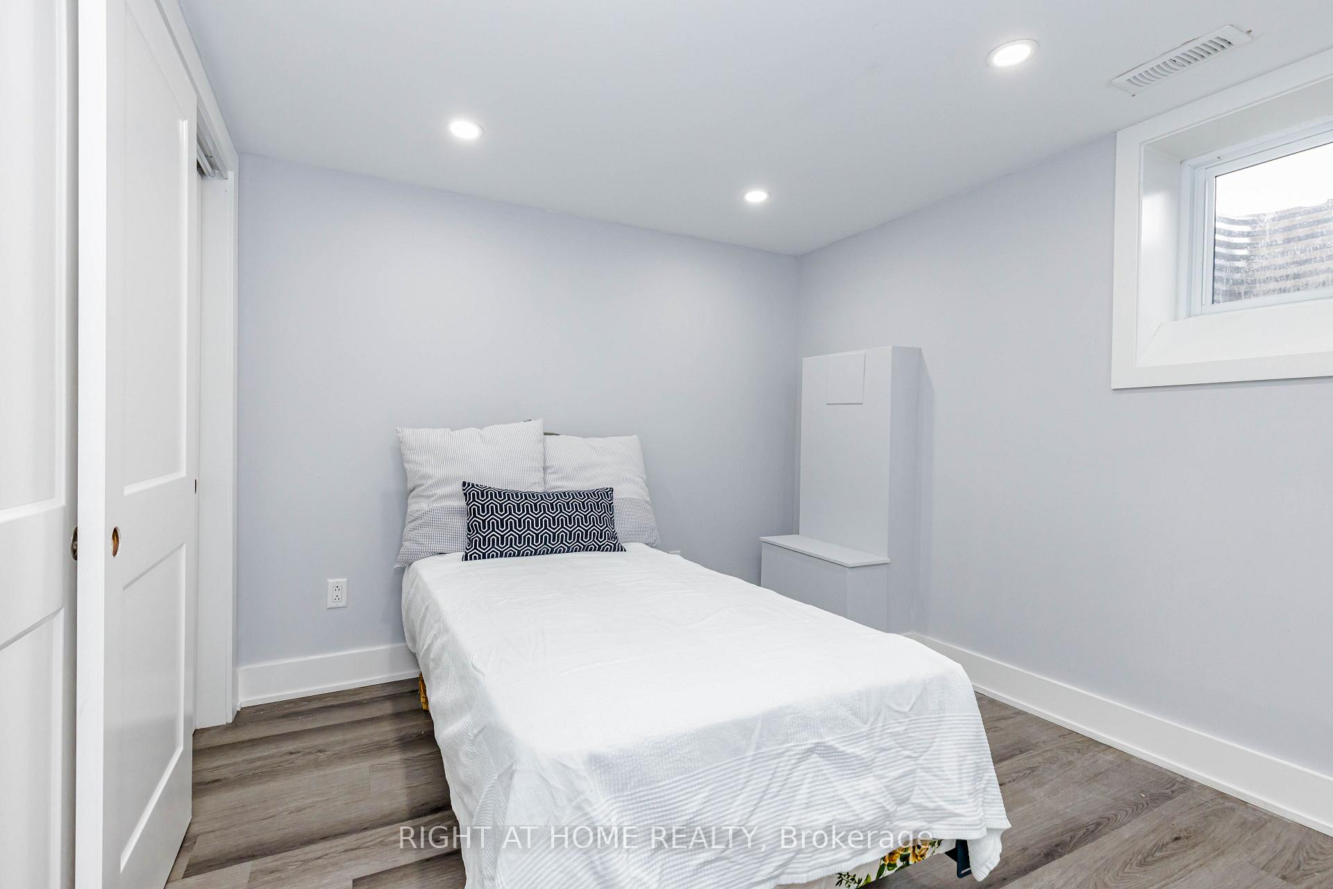 Photo 42 of 2358 Arnold Crescent, Burlington, Brant Hills — HOMEH