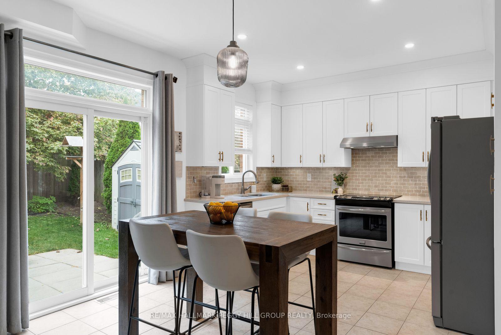 Photo 3 of 53 Tudor Crescent, Barrie, Innis-Shore — HOMEH