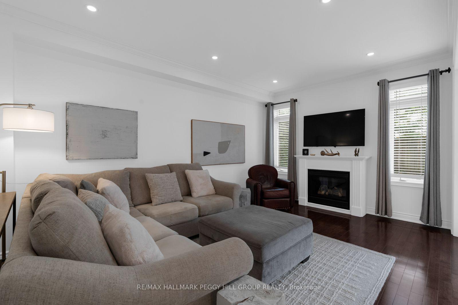 Photo 6 of 53 Tudor Crescent, Barrie, Innis-Shore — HOMEH