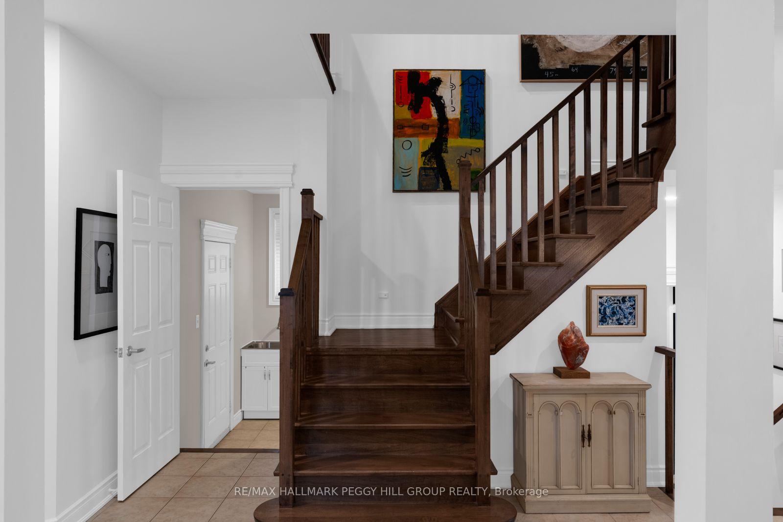 Photo 11 of 53 Tudor Crescent, Barrie, Innis-Shore — HOMEH