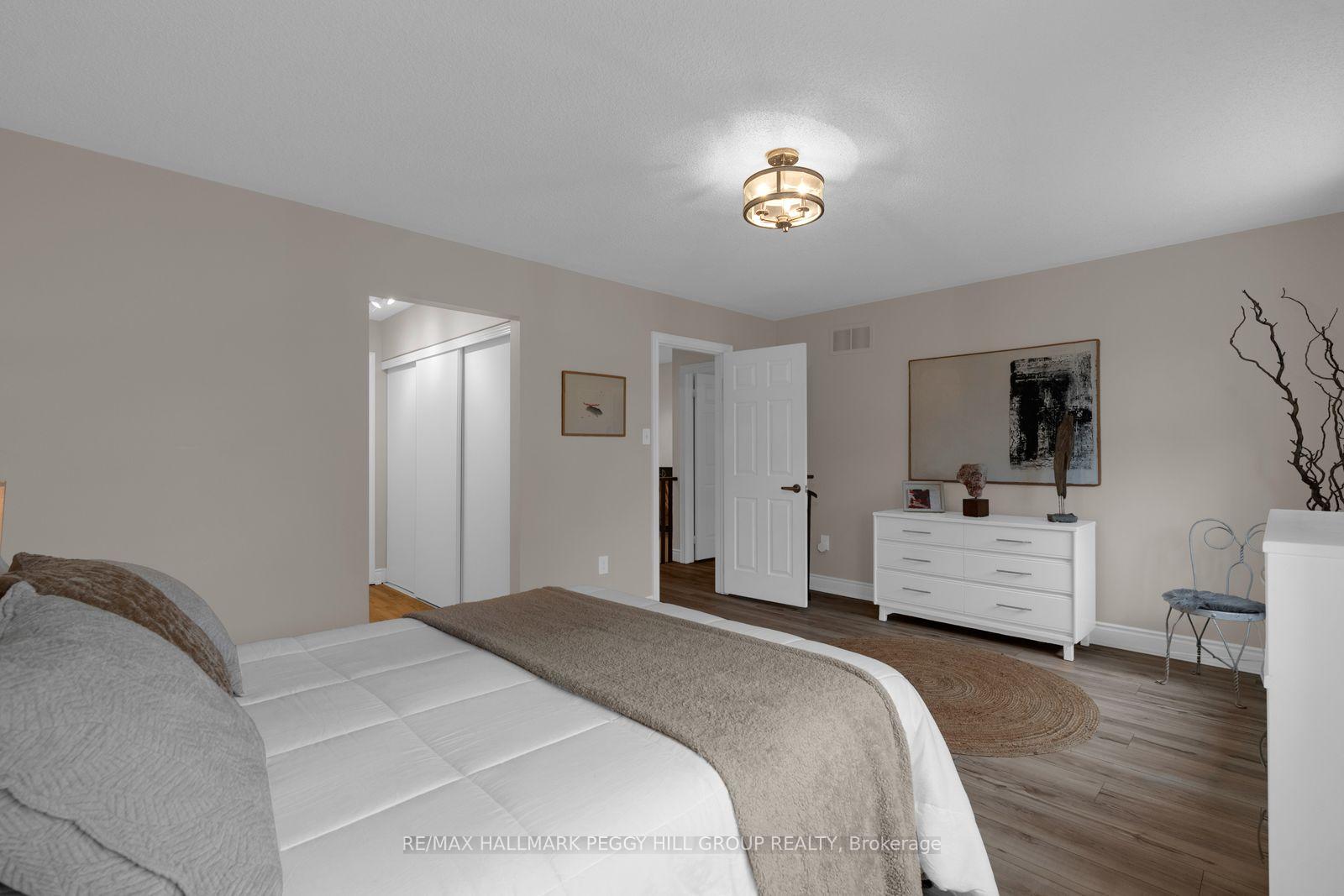 Photo 13 of 53 Tudor Crescent, Barrie, Innis-Shore — HOMEH