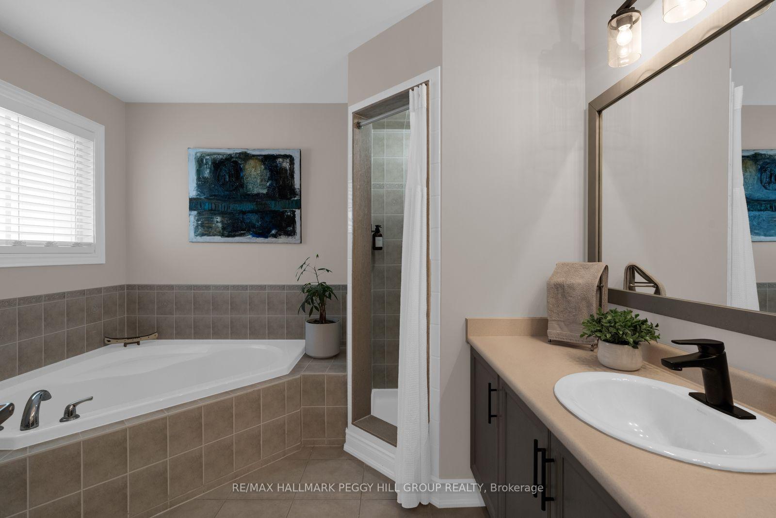 Photo 14 of 53 Tudor Crescent, Barrie, Innis-Shore — HOMEH