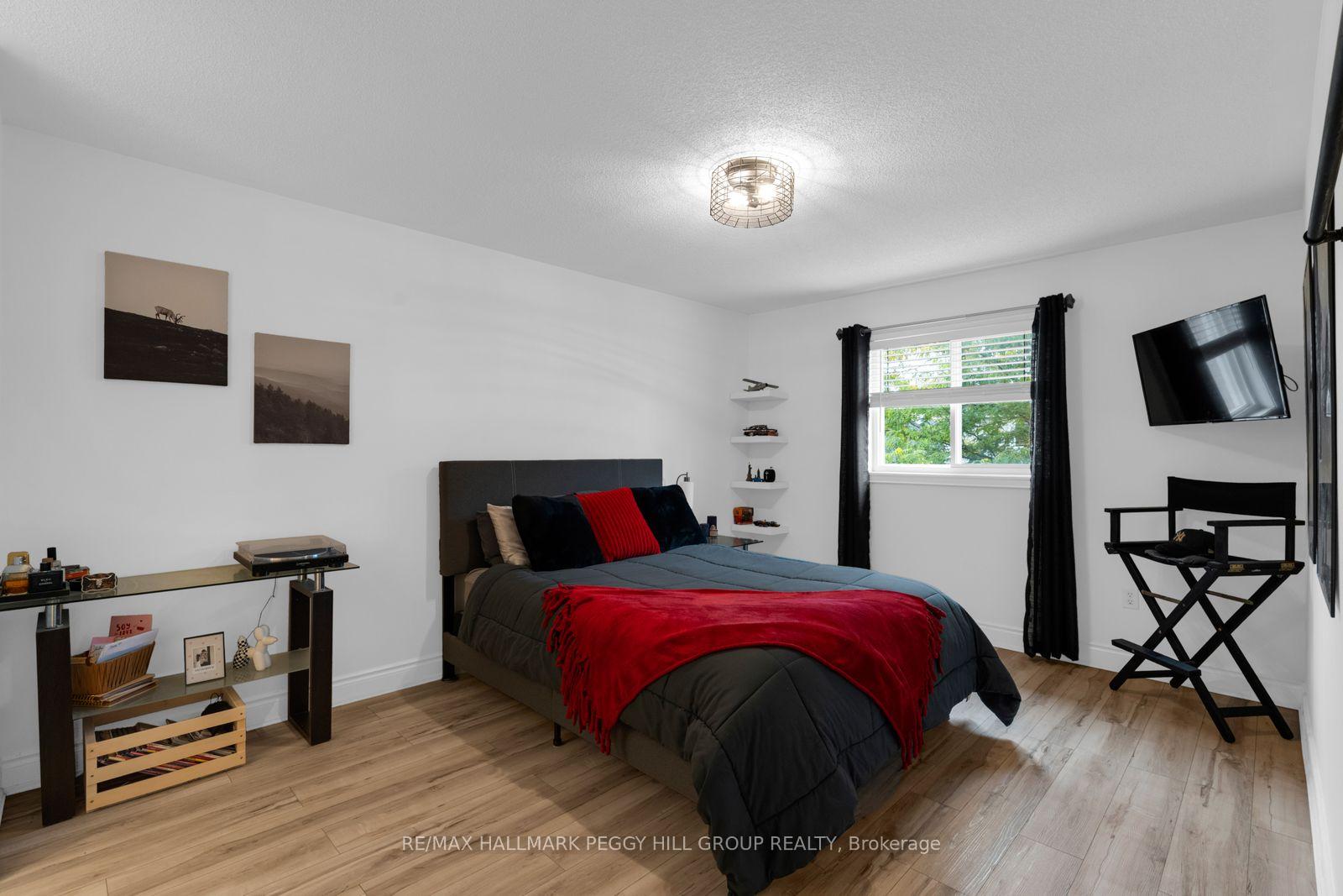 Photo 19 of 53 Tudor Crescent, Barrie, Innis-Shore — HOMEH